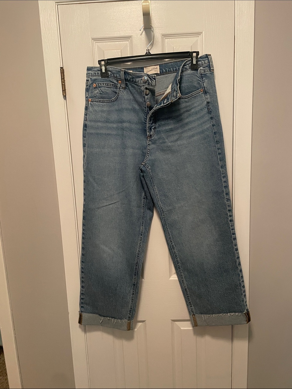 Universal Thread Light Wash Denim Cropped Straight Jeans